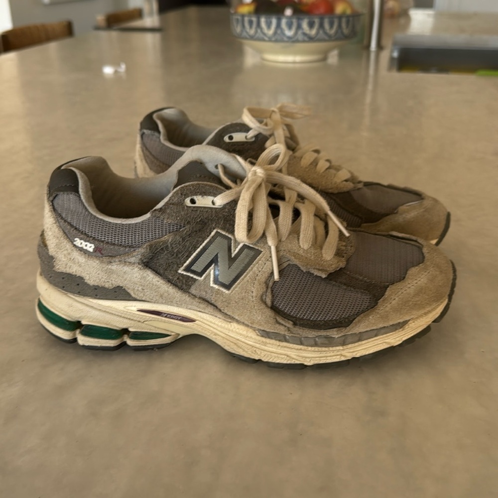 New balance size men’s 6.5 EUC rain cloud protection pack